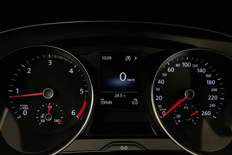 Volkswagen Passat din 2023 cu 39.949 km - oferta VOL246329 - foto 25