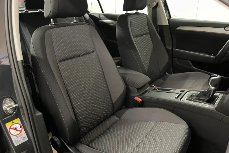 Volkswagen Passat din 2021 cu 37.230 km - oferta VOL246330 - foto 9