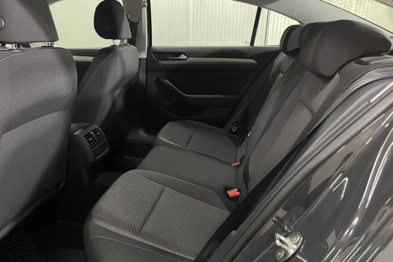 Volkswagen Passat din 2021 cu 37.230 km - oferta VOL246330 - foto 11