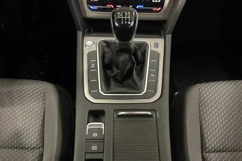 Volkswagen Passat din 2021 cu 37.230 km - oferta VOL246330 - foto 23
