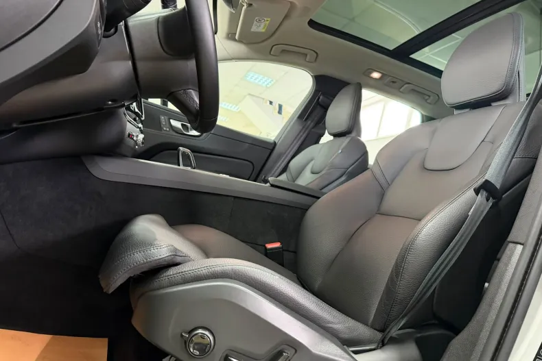 Volvo XC60 din 2023 cu 65.250 km - oferta VOL246374 - foto 5