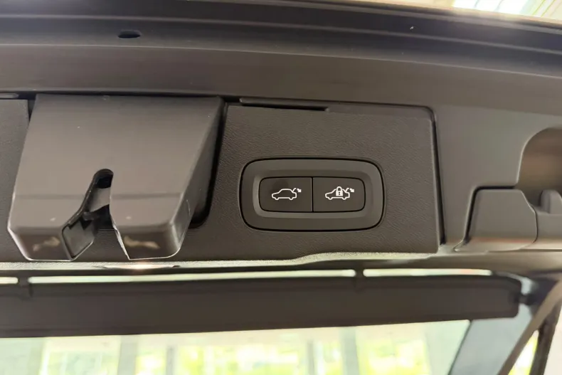Volvo XC60 din 2023 cu 65.250 km - oferta VOL246374 - foto 13