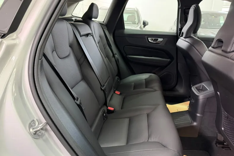 Volvo XC60 din 2023 cu 65.250 km - oferta VOL246374 - foto 16