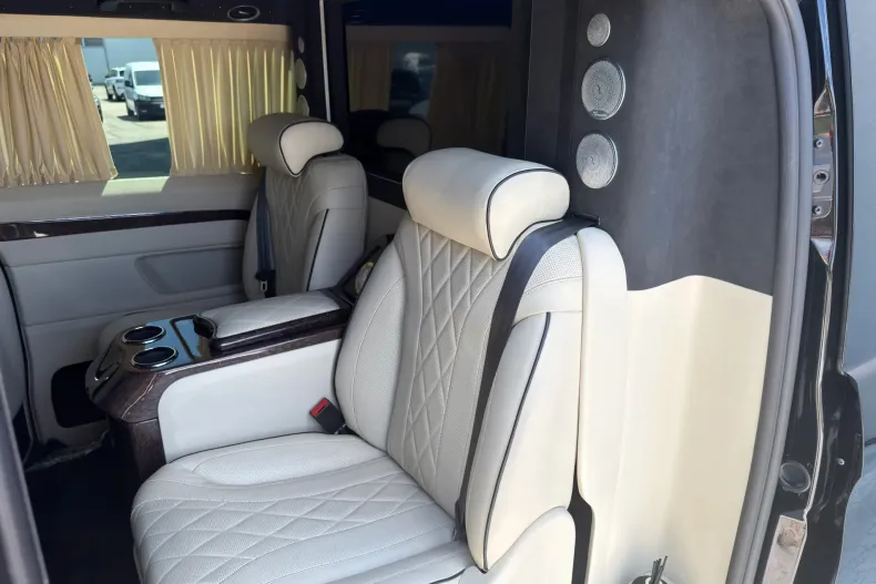 Mercedes-Benz V 300 (Clasa V) din 2022 cu 44.448 km - oferta MER246377 - foto 26
