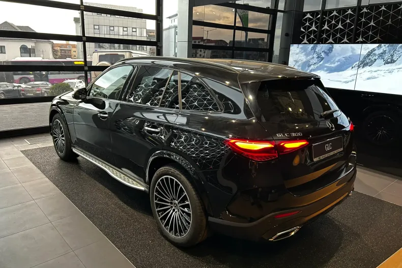 Mercedes-Benz GLC 300 (Clasa GLC) din 2024 cu 5.000 km - oferta MER246388 - foto 6