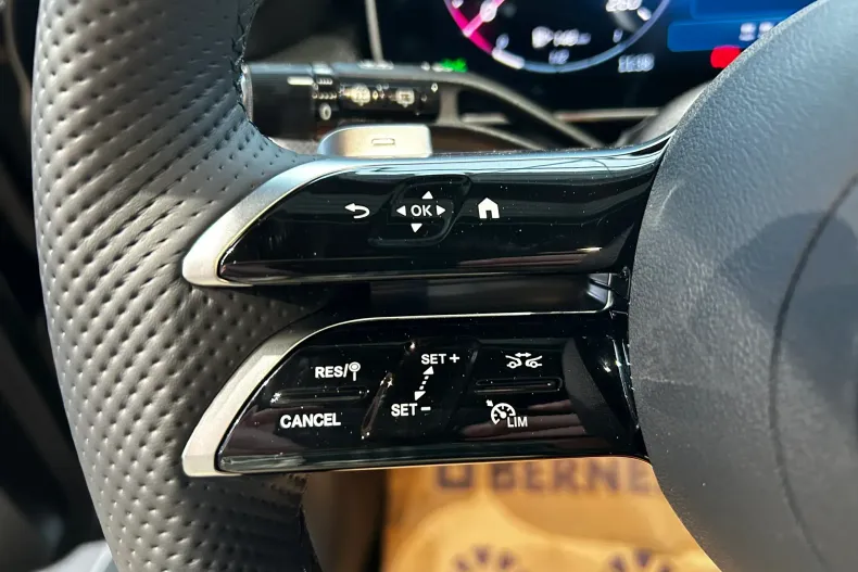 Mercedes-Benz GLC 300 (Clasa GLC) din 2024 cu 5.000 km - oferta MER246388 - foto 7