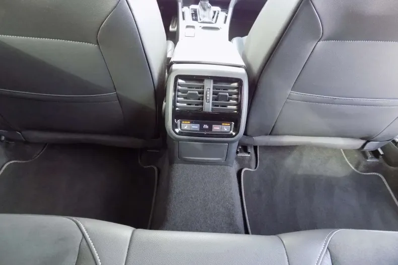 Volkswagen Arteon din 2021 cu 70.078 km - oferta VOL246393 - foto 27