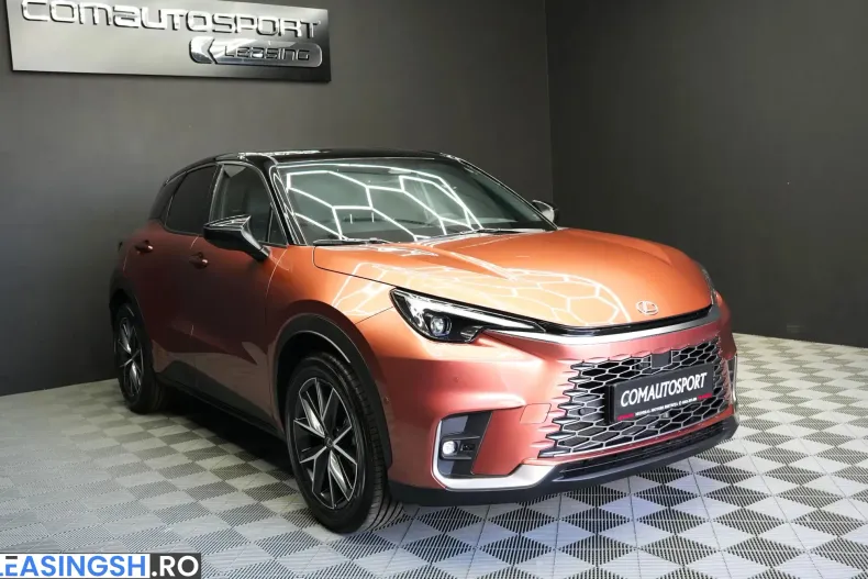 Lexus LBX din 2026 cu 5 km - oferta LEX246394 - foto 1