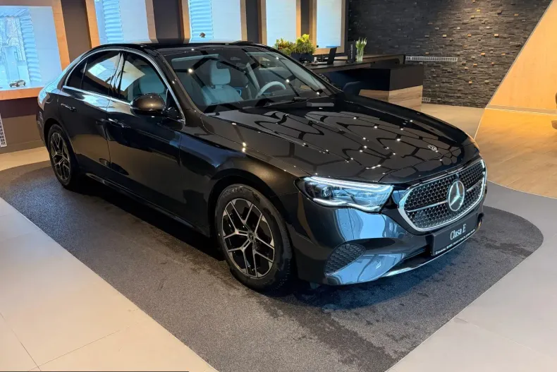 Mercedes-Benz E 220 (Clasa E) din 2026 cu 3.500 km - oferta MER246396 - foto 5