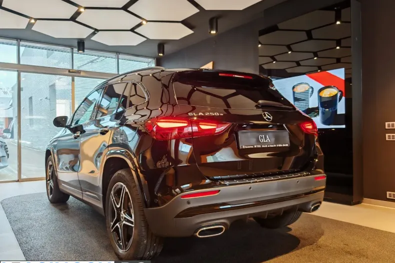 Mercedes-Benz GLA 250 (Clasa GLA) din 2026 cu 6.500 km - oferta MER246397 - foto 9