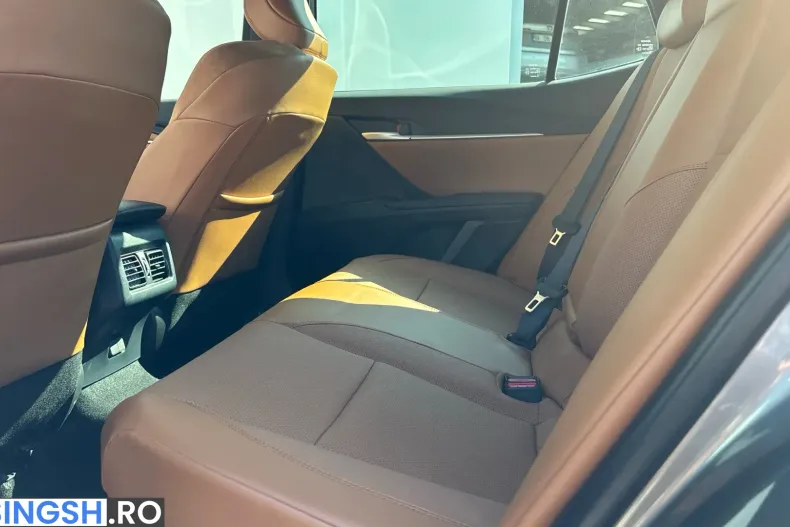 Toyota Camry din 2024 cu 3.485 km - oferta TOY246402 - foto 11