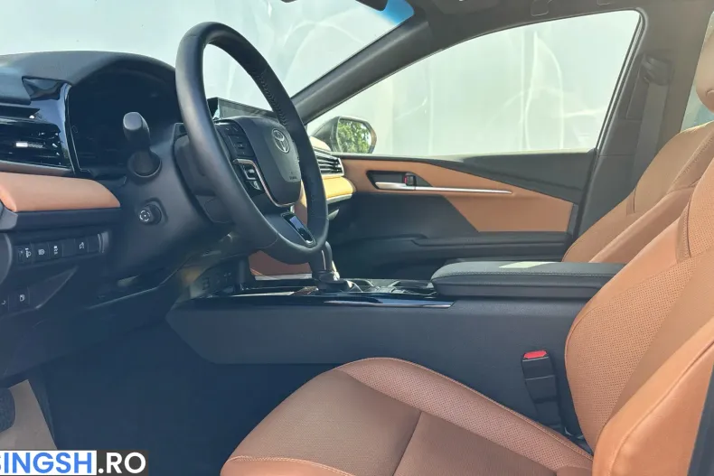 Toyota Camry din 2024 cu 3.485 km - oferta TOY246402 - foto 12