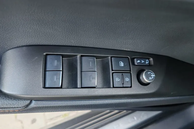 Toyota Camry din 2024 cu 3.485 km - oferta TOY246402 - foto 18