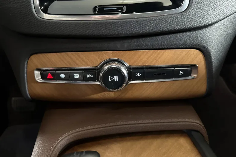 Volvo XC90 din 2021 cu 99.145 km - oferta VOL246415 - foto 19