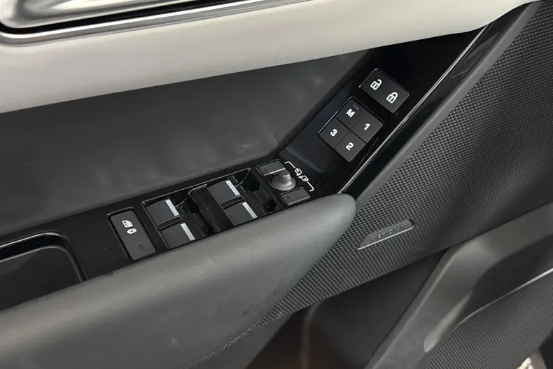 Land Rover Range Rover Velar din 2025 cu 3.903 km - oferta LAN246417 - foto 14