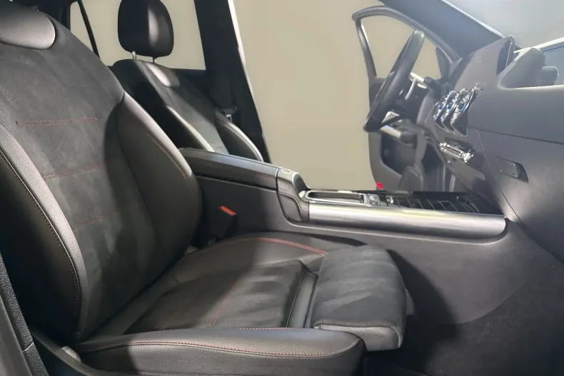 Mercedes-Benz GLA 200 (Clasa GLA) din 2025 cu 30.282 km - oferta MER246429 - foto 11