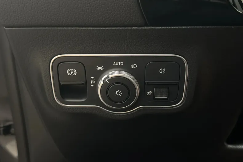 Mercedes-Benz GLA 200 (Clasa GLA) din 2025 cu 30.282 km - oferta MER246429 - foto 15