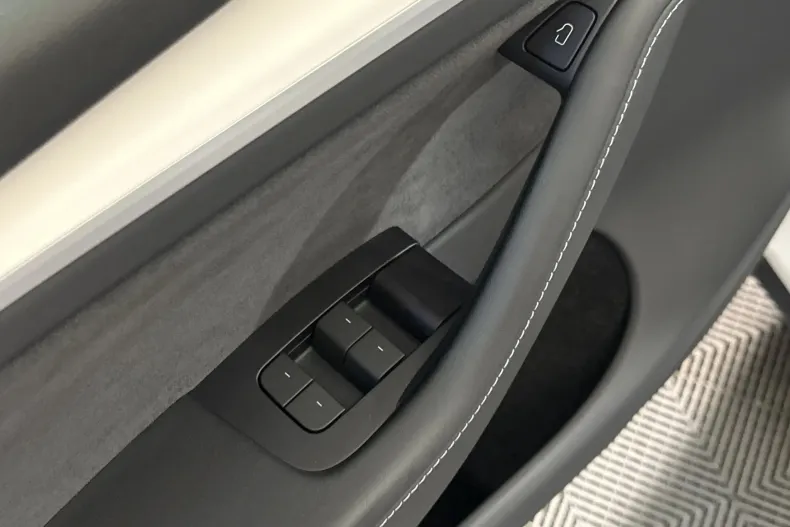 Tesla Model Y din 2023 cu 74.483 km - oferta TES246445 - foto 14