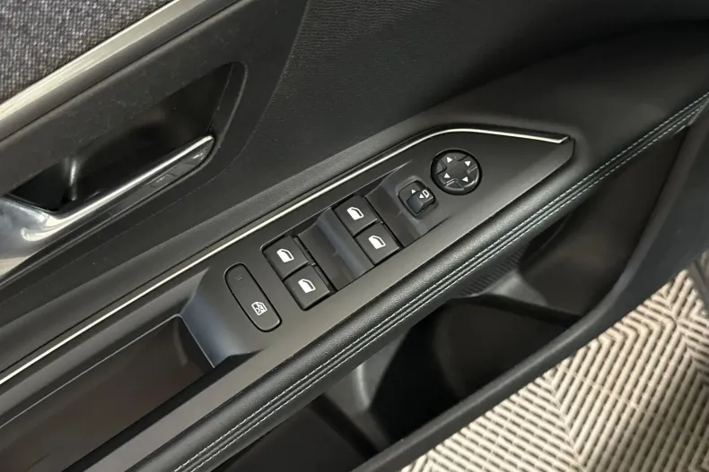 Peugeot 3008 din 2023 cu 104.905 km - oferta PEU246449 - foto 13