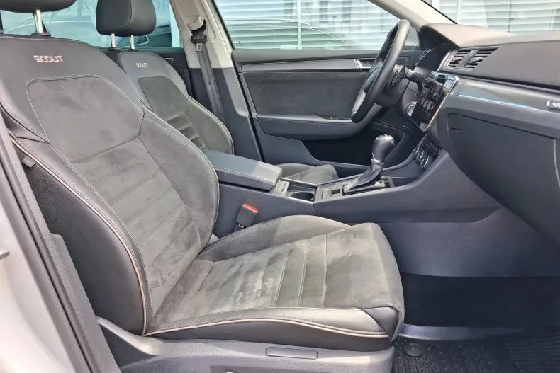 Skoda Superb din 2024 cu 59.468 km - oferta SKO246457 - foto 40