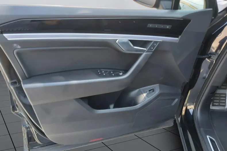 Volkswagen Touareg din 2022 cu 134.196 km - oferta VOL246466 - foto 8