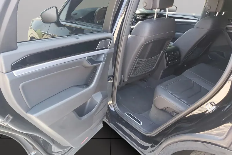 Volkswagen Touareg din 2022 cu 134.196 km - oferta VOL246466 - foto 13