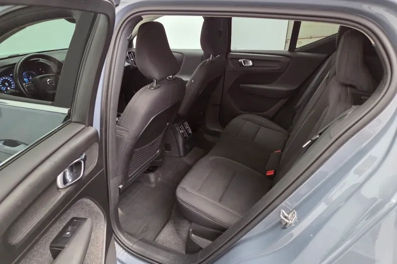 Volvo XC40 din 2021 cu 72.735 km - oferta VOL246468 - foto 7