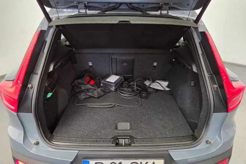 Volvo XC40 din 2021 cu 72.735 km - oferta VOL246468 - foto 8