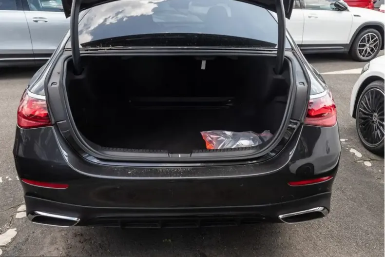 Mercedes-Benz E 220 (Clasa E) din 2025 cu 8.921 km - oferta MER246493 - foto 5