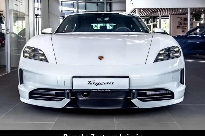 Porsche Taycan din 2025 cu 9.900 km - oferta POR246522 - foto 1