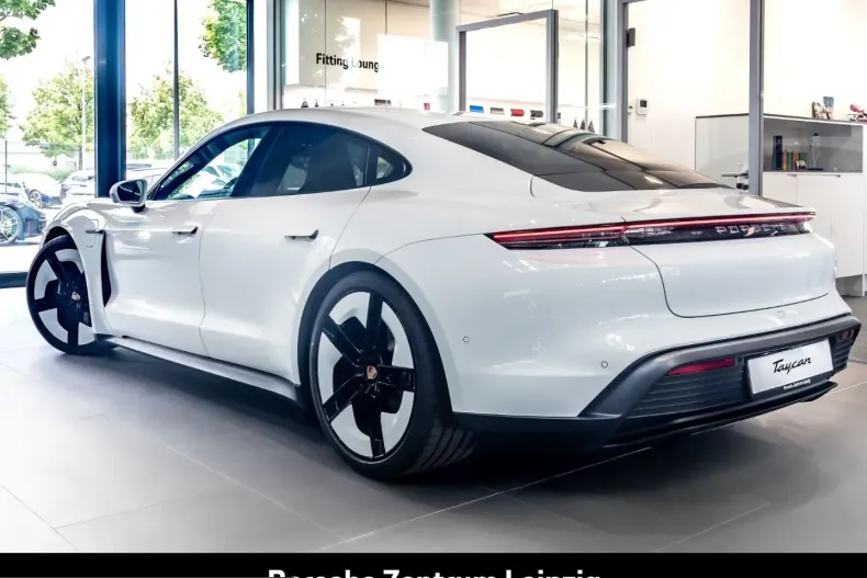Porsche Taycan din 2025 cu 9.900 km - oferta POR246522 - foto 3