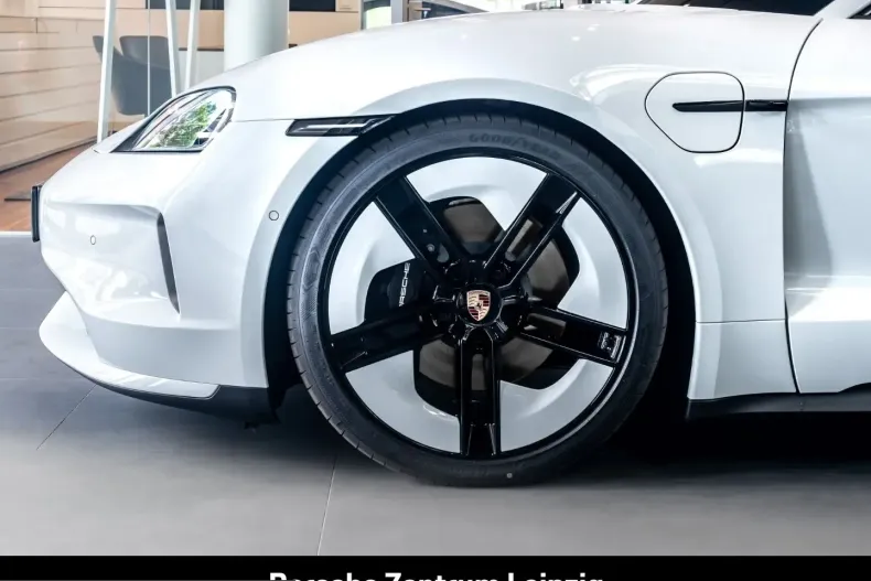 Porsche Taycan din 2025 cu 9.900 km - oferta POR246522 - foto 6
