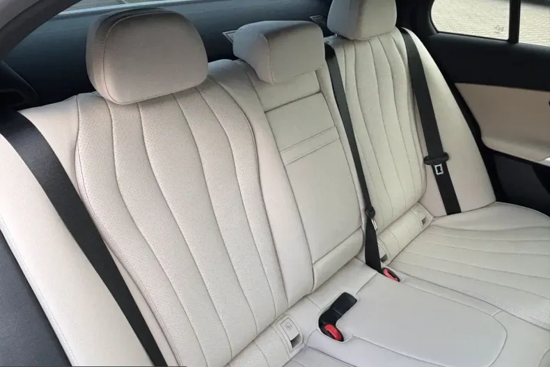 Mercedes-Benz E 200 (Clasa E) din 2025 cu 5.700 km - oferta MER246528 - foto 8