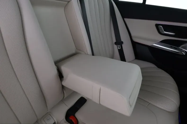 Mercedes-Benz E 220 (Clasa E) din 2025 cu 28.102 km - oferta MER246558 - foto 19