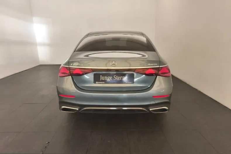 Mercedes-Benz E 220 (Clasa E) din 2023 cu 16.199 km - oferta MER246560 - foto 5