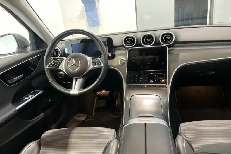 Mercedes-Benz C 200 (Clasa C) din 2023 cu 107.634 km - oferta MER246573 - foto 4