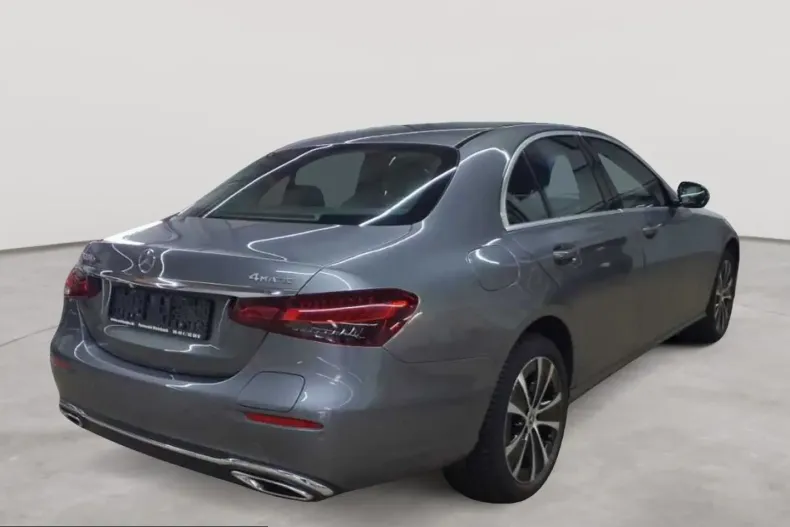 Mercedes-Benz E 300 (Clasa E) din 2022 cu 93.478 km - oferta MER246576 - foto 4