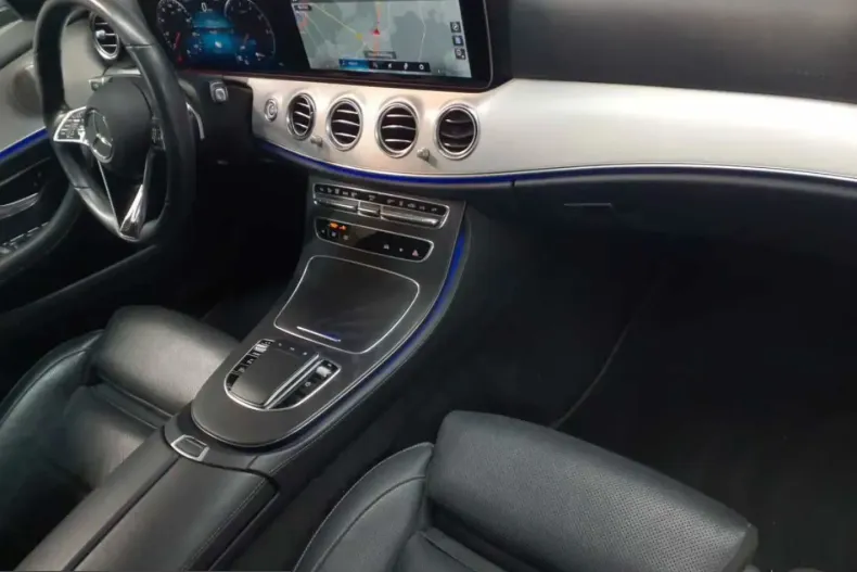 Mercedes-Benz E 300 (Clasa E) din 2022 cu 93.478 km - oferta MER246576 - foto 9