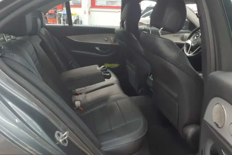 Mercedes-Benz E 300 (Clasa E) din 2022 cu 93.478 km - oferta MER246576 - foto 14