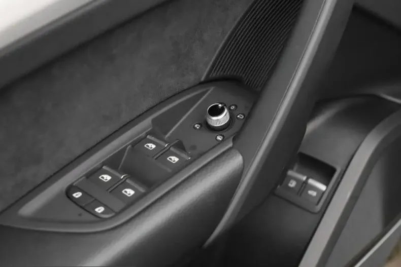 Audi Q5 din 2025 cu 9.210 km - oferta AUD246608 - foto 13