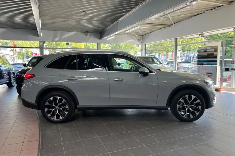 Mercedes-Benz GLC 300 (Clasa GLC) din 2025 cu 39.625 km - oferta MER246629 - foto 13