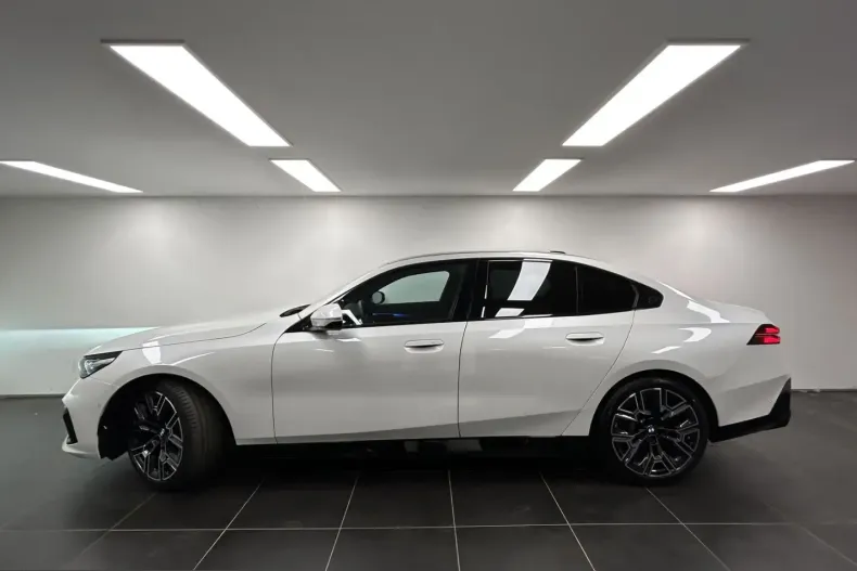 BMW 520 (Seria 5) din 2025 cu 15.100 km - oferta BMW246636 - foto 3