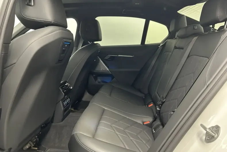BMW 520 (Seria 5) din 2025 cu 15.100 km - oferta BMW246636 - foto 13
