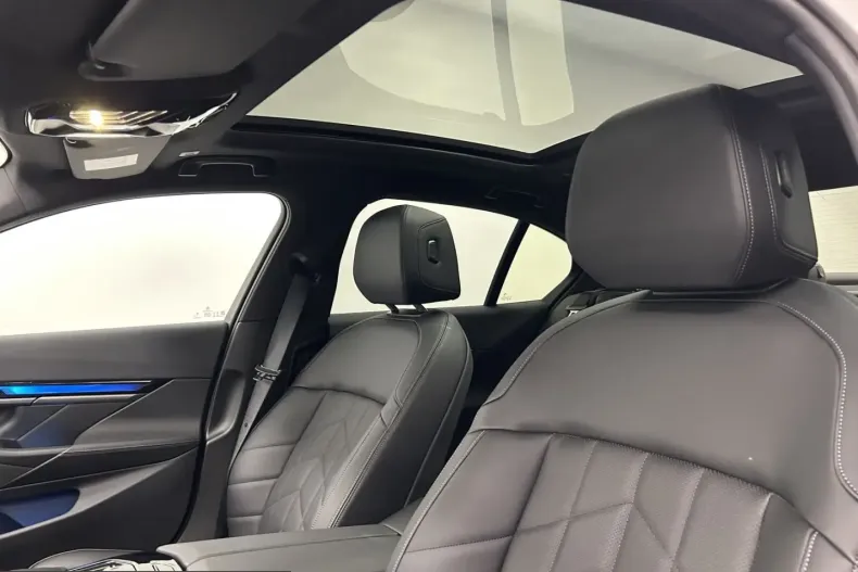 BMW 520 (Seria 5) din 2025 cu 15.100 km - oferta BMW246636 - foto 37