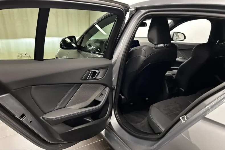 BMW 116 (Seria 1) din 2025 cu 5.894 km - oferta BMW246639 - foto 11