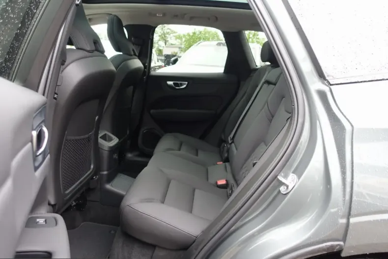 Volvo XC60 din 2025 cu 11.900 km - oferta VOL246644 - foto 12