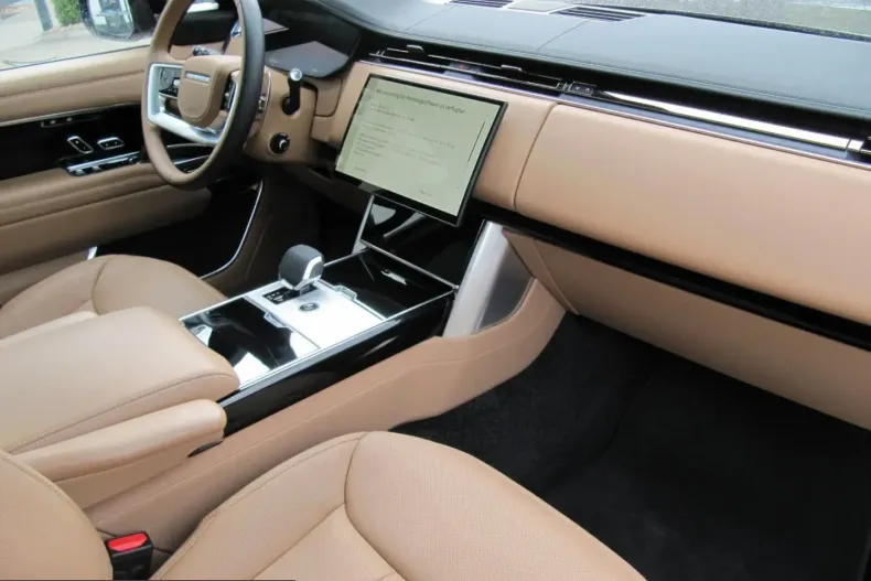 Land Rover Range Rover din 2025 cu 9.875 km - oferta LAN246662 - foto 9