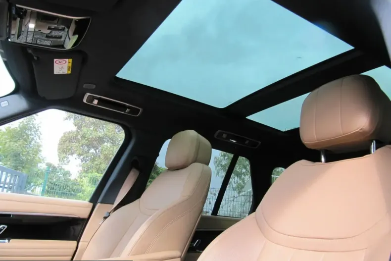 Land Rover Range Rover din 2025 cu 9.875 km - oferta LAN246662 - foto 16