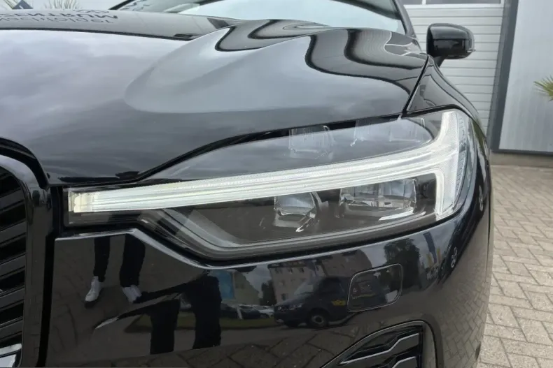 Volvo XC60 din 2025 cu 25.940 km - oferta VOL246684 - foto 2