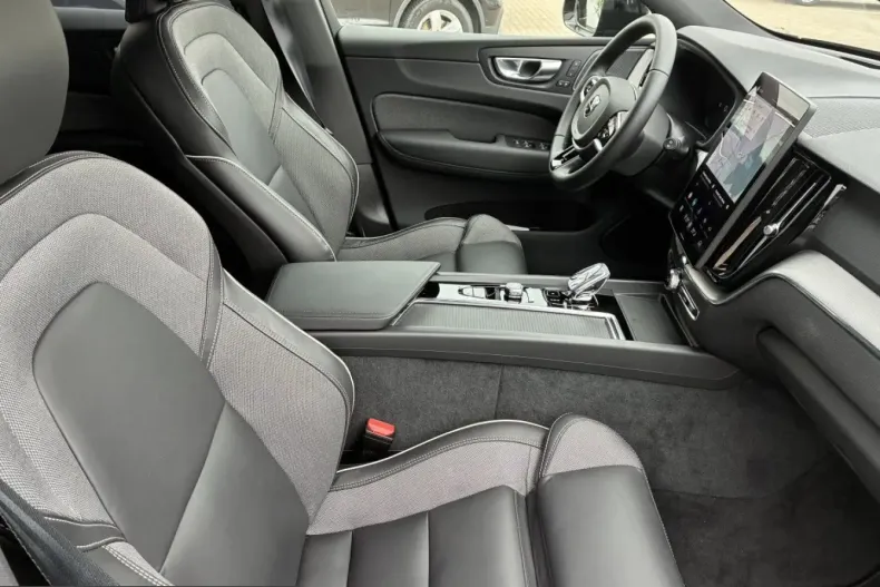 Volvo XC60 din 2025 cu 25.940 km - oferta VOL246684 - foto 12